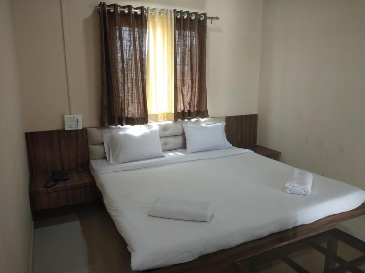 Hotel Krishna Exotica อาห์มาดนาการ์ ภายนอก รูปภาพ
