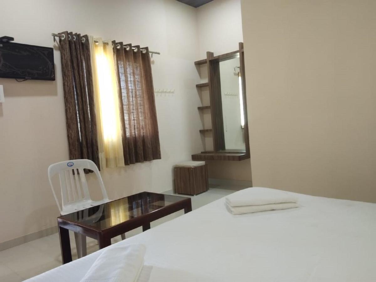 Hotel Krishna Exotica อาห์มาดนาการ์ ภายนอก รูปภาพ
