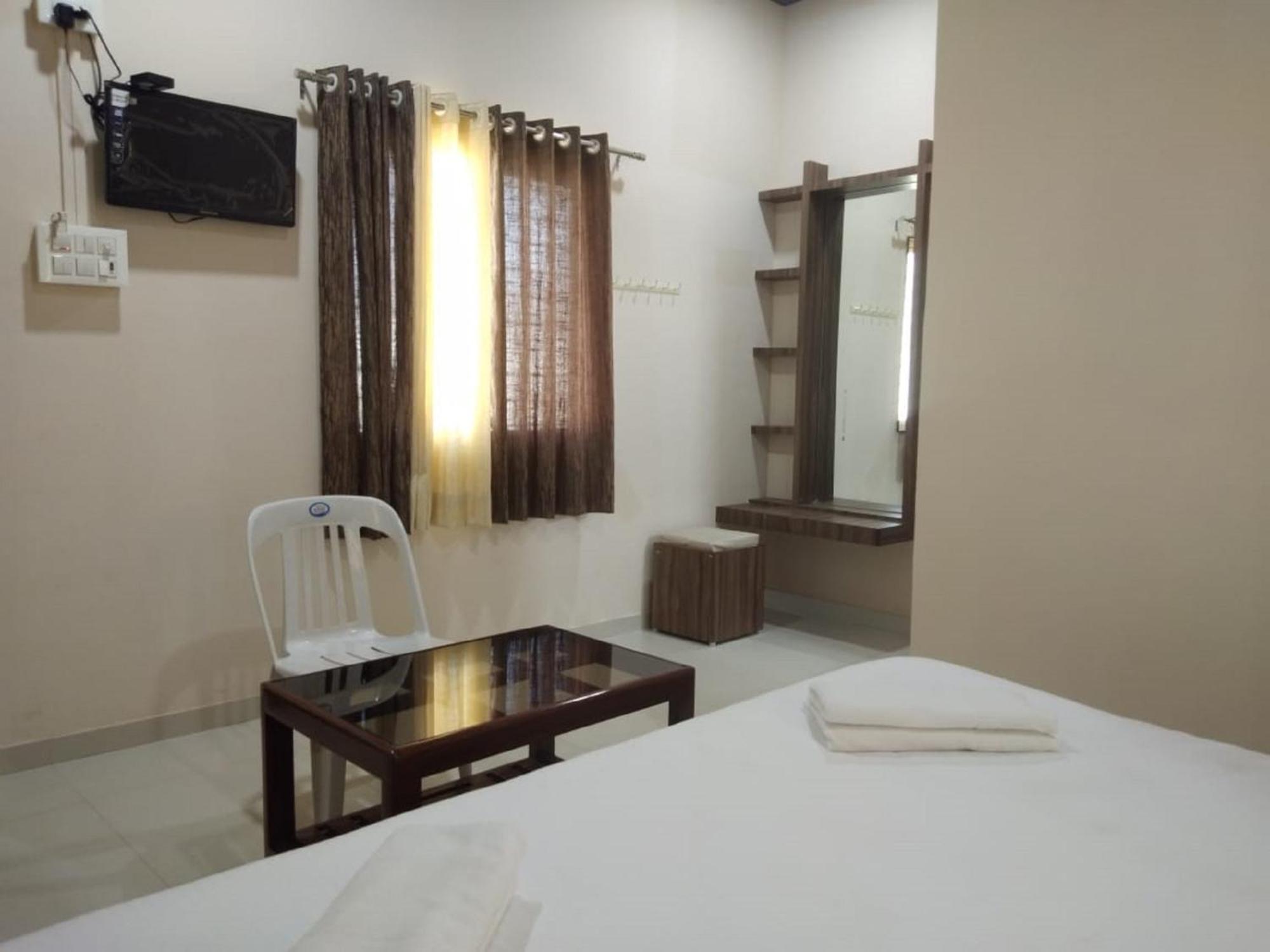 Hotel Krishna Exotica อาห์มาดนาการ์ ภายนอก รูปภาพ